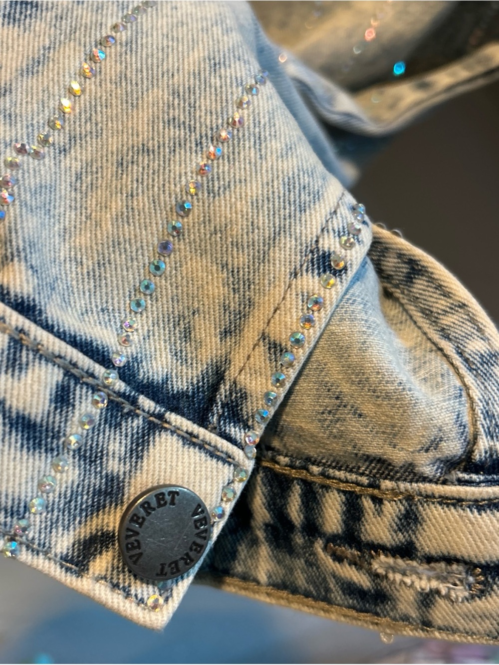 Veveret Acid Wash Rhinestone Denim Jacket Womens Large Blue Cropped Raw Hem - Picture 6 of 11